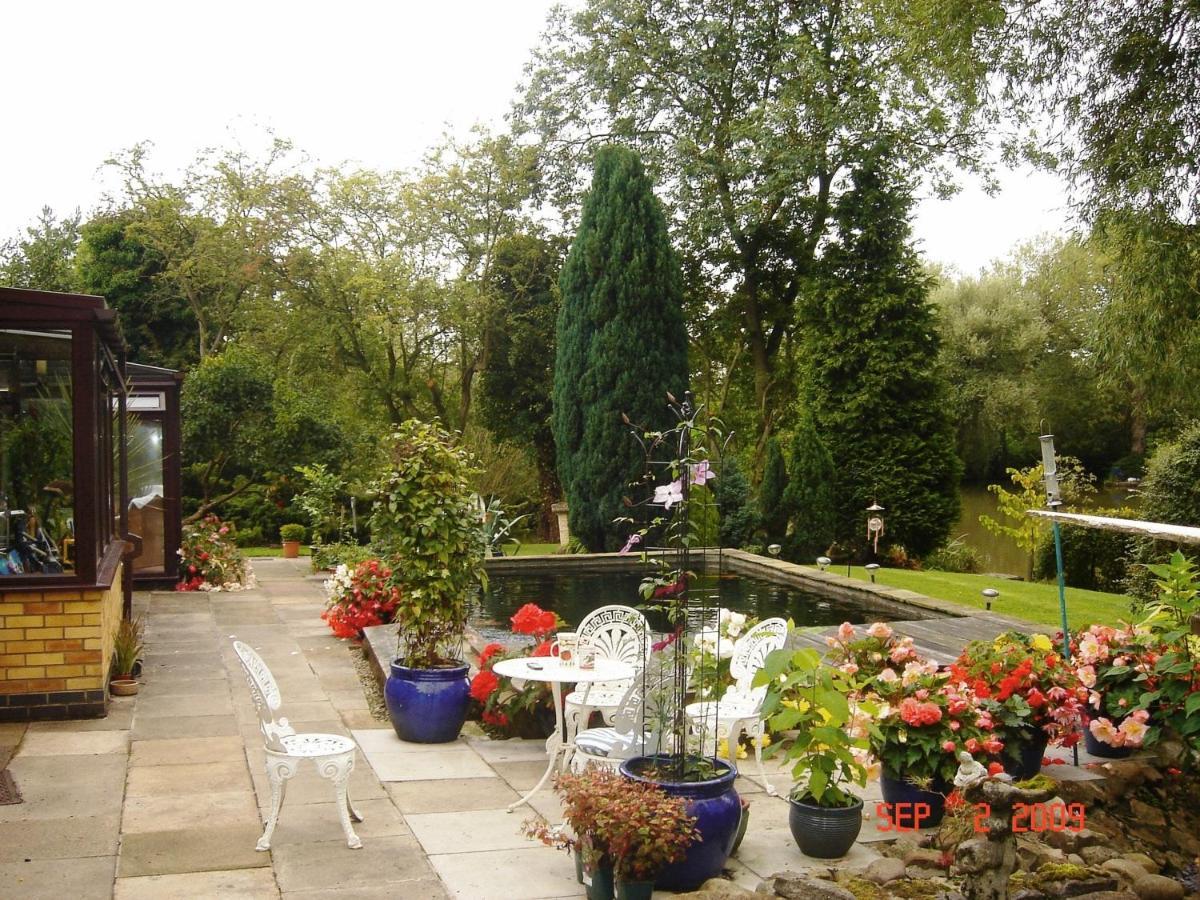 The Willows Bed & Breakfast York Bagian luar foto